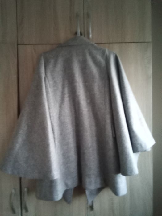 Дамско , зимно палто,тип пелерина на Roberta Biagi(  Италия),