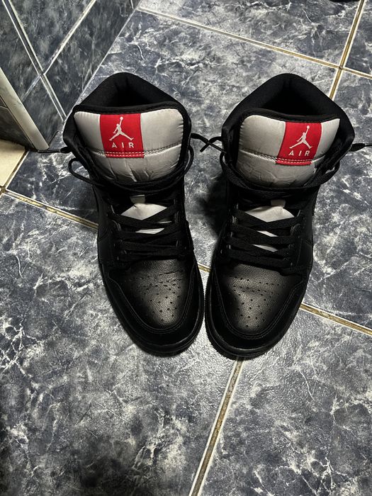 Jordan 1 Mid Reflectorizanți