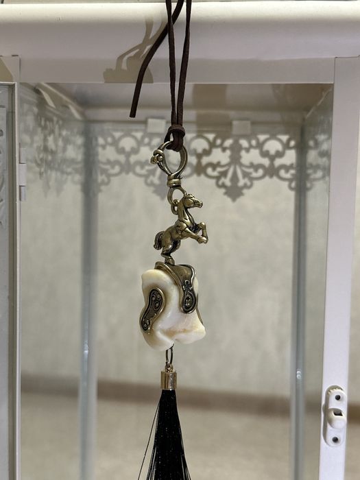 Асык аксессуары-подвеска необычная