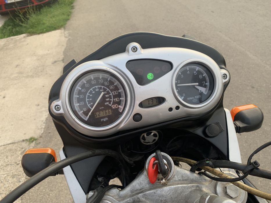 Vând motocicleta BMW F650gs