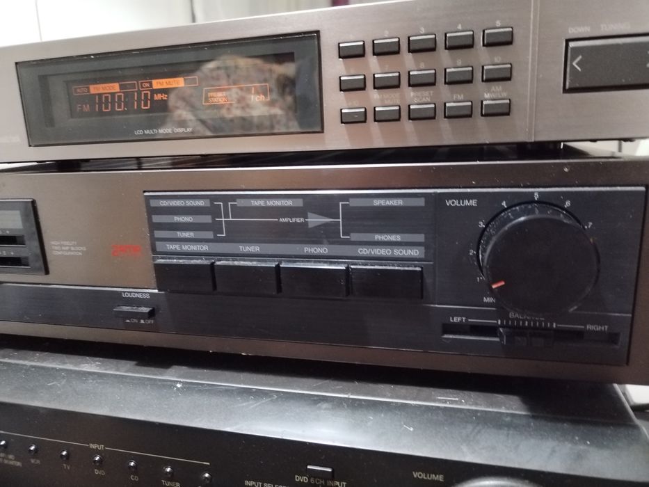 Linie japoneză JVC tuner și amplificator 2x40W