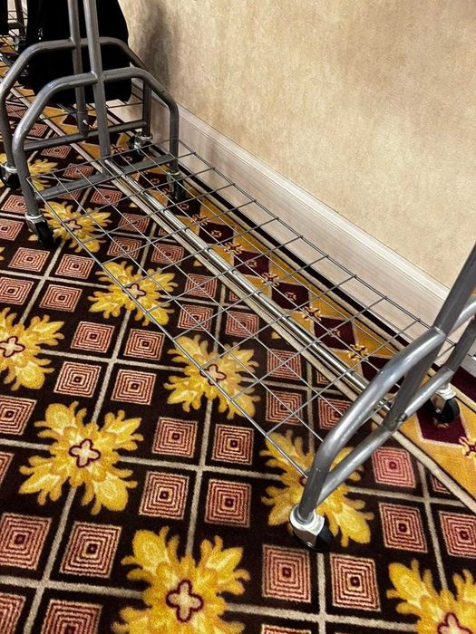 продамвешалку металлическую