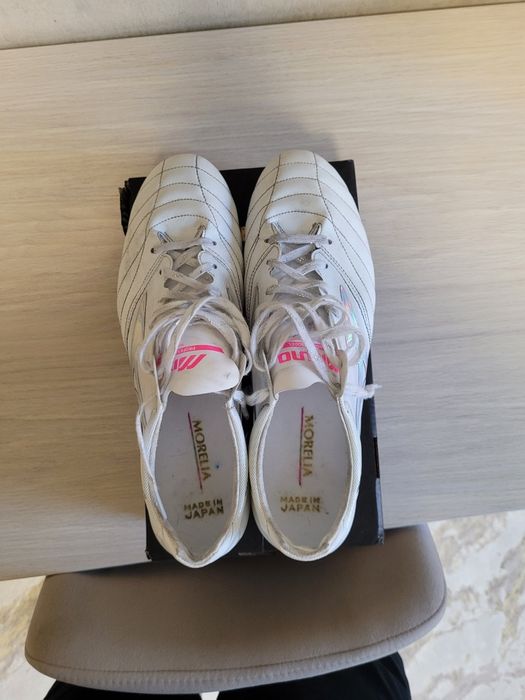 Футбольные бутсы Mizuno