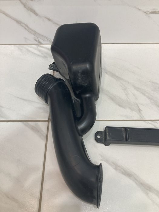 продам воздуховод резонатор на vag