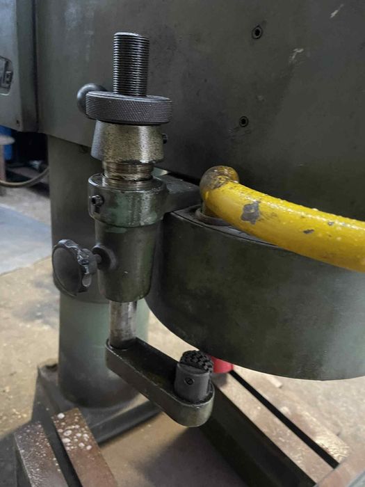 Машина за шлайфане на глави и блокове