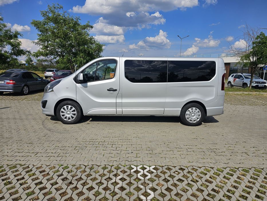 Inchiriez microbus 8+1 locuri