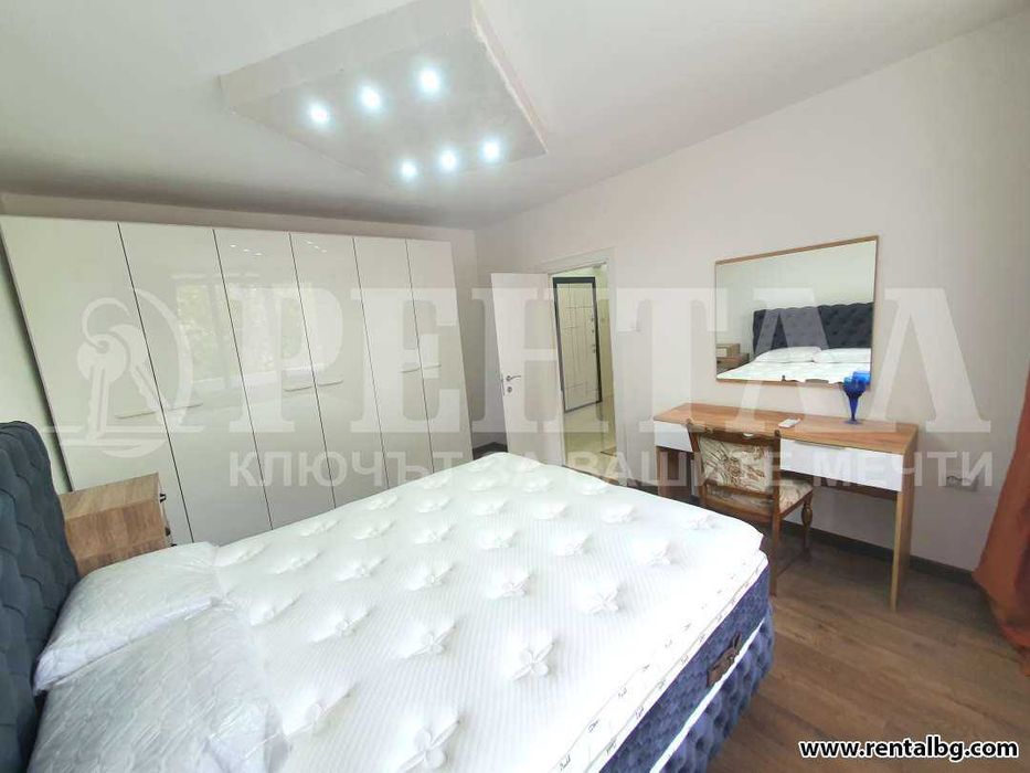 Дава се под наем Тристаен апартамент в Пловдив, Център - 80 кв.м за 510 € - Снимка #15