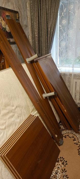 Деревянная кровать