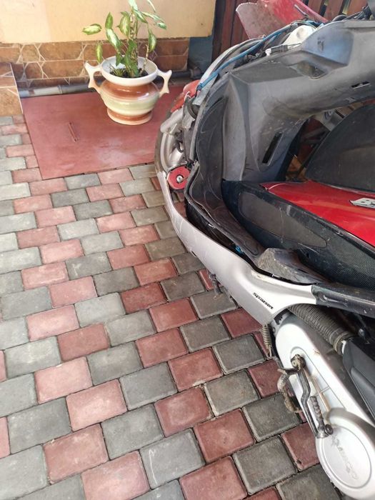 Vând scuter pentru piese