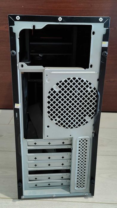 Старый компьютерный корпус, +блок питания на 300W
