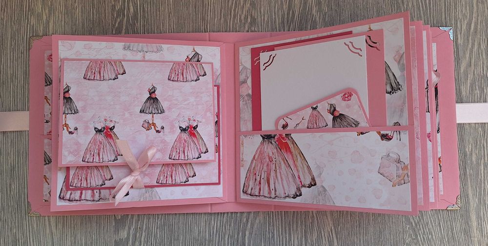 Албум за снимки "Малка, черна рокля" в розово, ръчна изработка /33.22