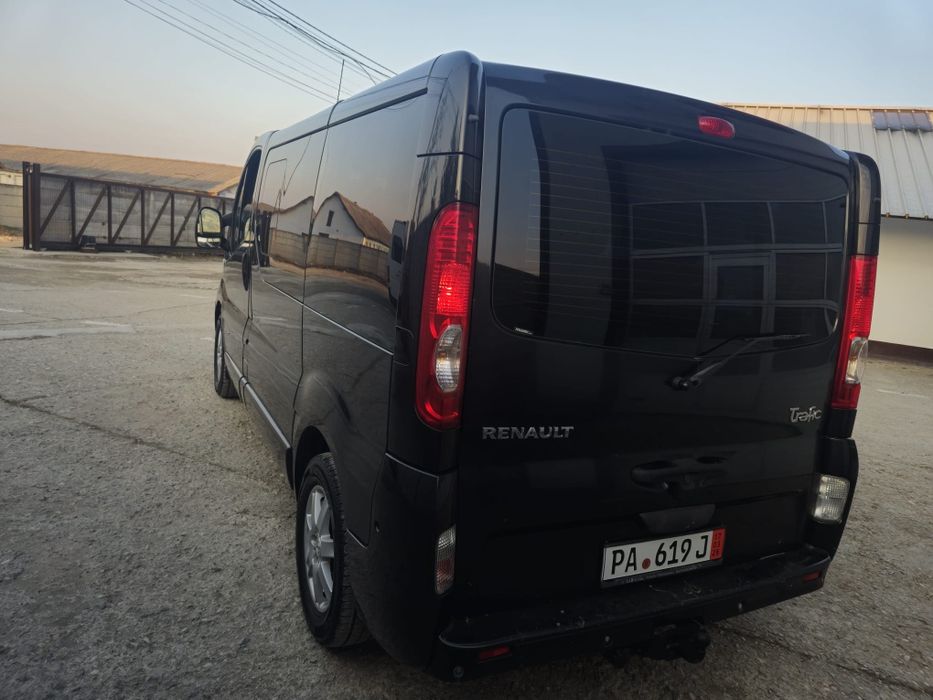 Renault Trafic Passenger 8+1 locuri 2.5DCI// Climatronic// Tempomat