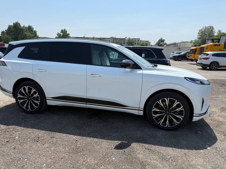 **Dongfeng 008 Restyling EV 610