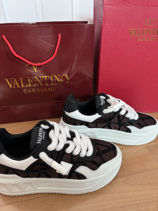 Обувки Valentino