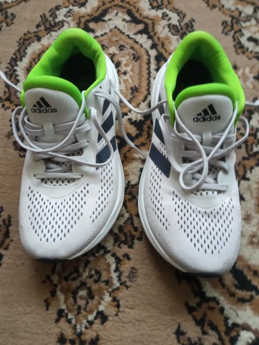 Vând Pantofi sport Adidas Nr 43 1/3 foarte buni