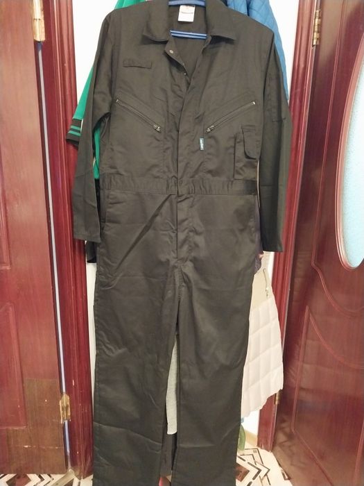 Спецовка черного цвета новый