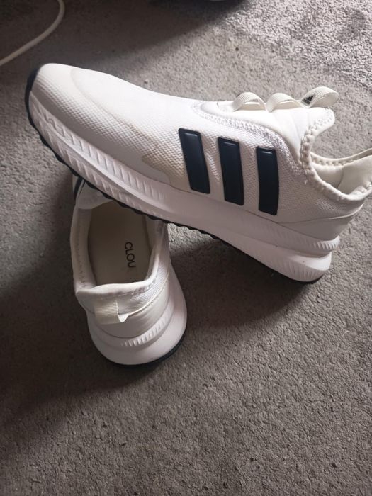 Vând adidași  Nr 42