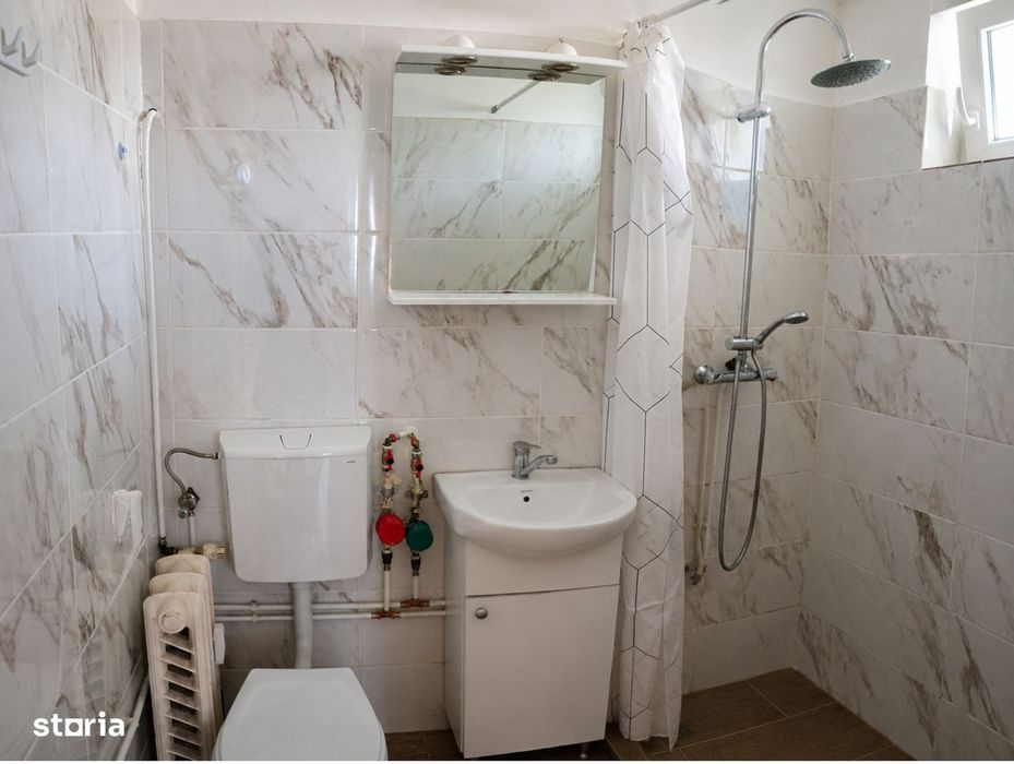 Vând apartament 2 camere ultracentral 2 balcoane, renovat, mobilat, AC