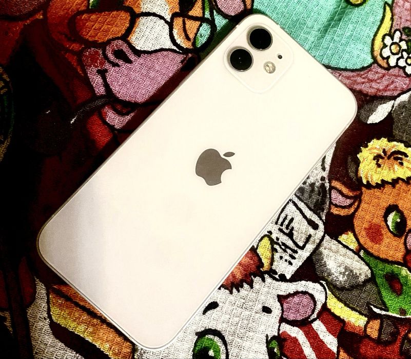 IPhone 12 в хорошем состоянии