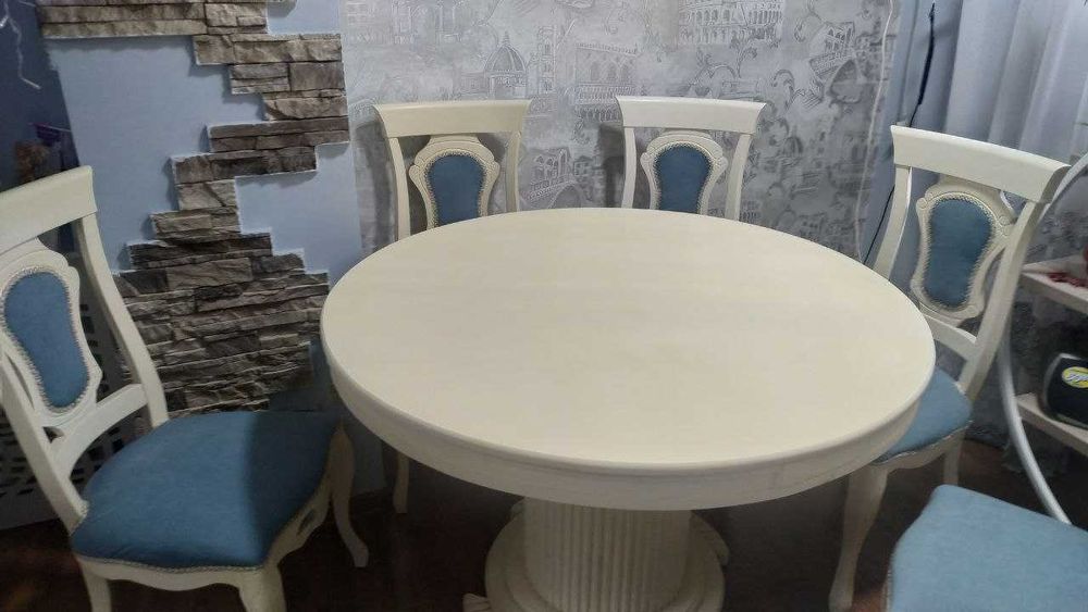 Стол круглый в комплекте со стульями