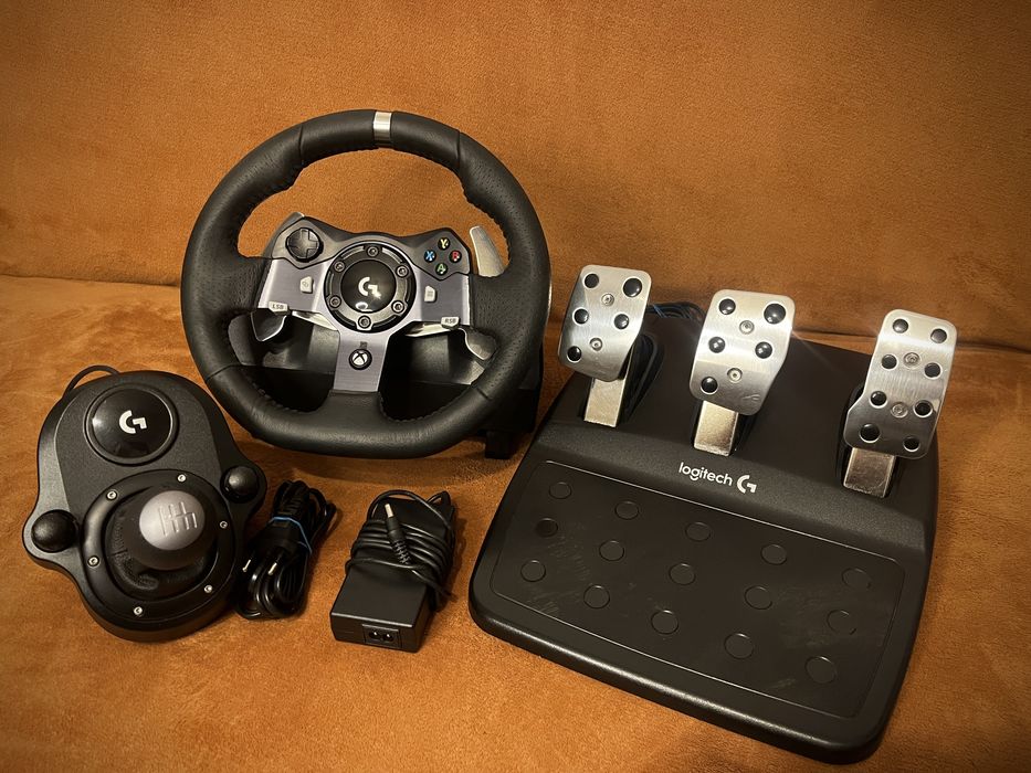 Negociabil Volan de Gaming Logitech G920 cu pedale si schimbator in stare excelenta, pret negociabil