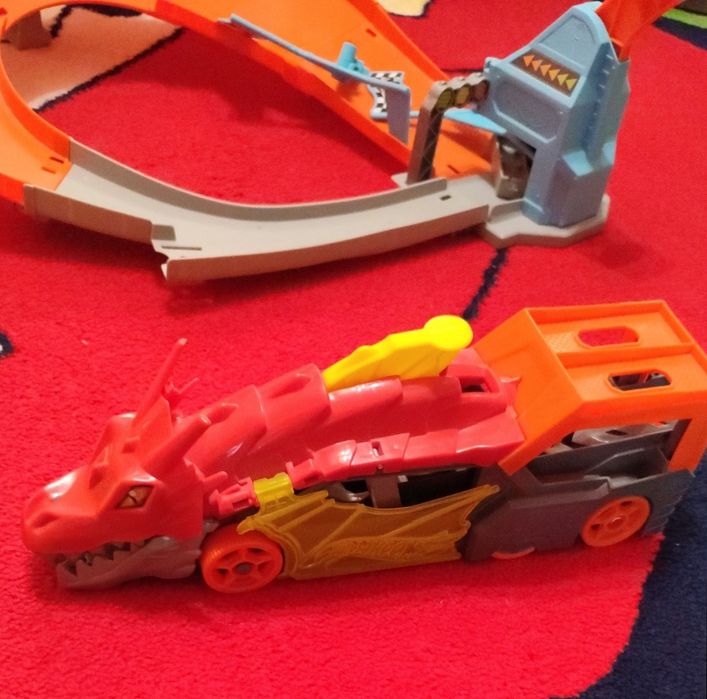 Различни играчки,писти Hot wheels