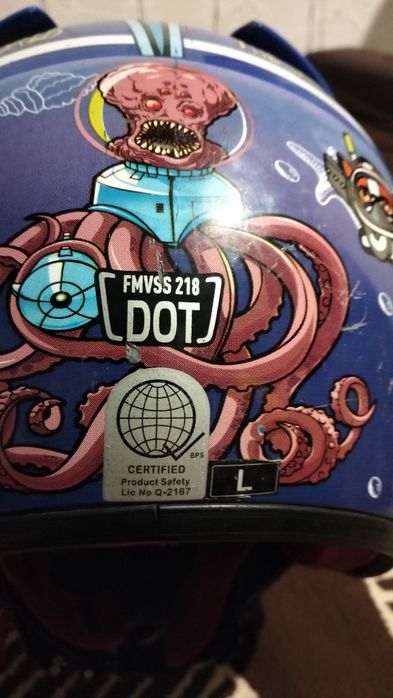 Продам шлем в среднем состояние