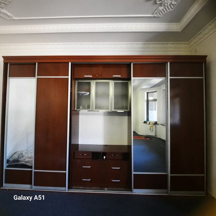 Краватим бор зор ало 2 та шкаф хам бир хил бор болаларим сигмаяпти