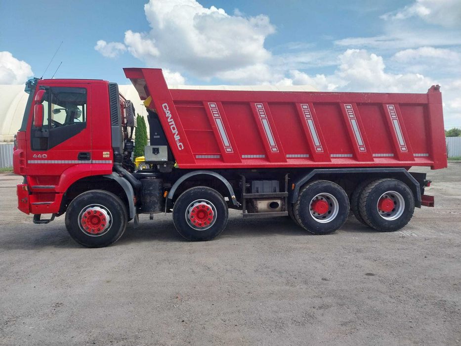 Iveco Basculantă 8x4, An 2005, 430.000 km – Stare Bună de Funcționare