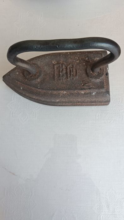 Продам старинный утюг, торг возможен
