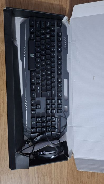 Tastatura + mouse cu fir folosite