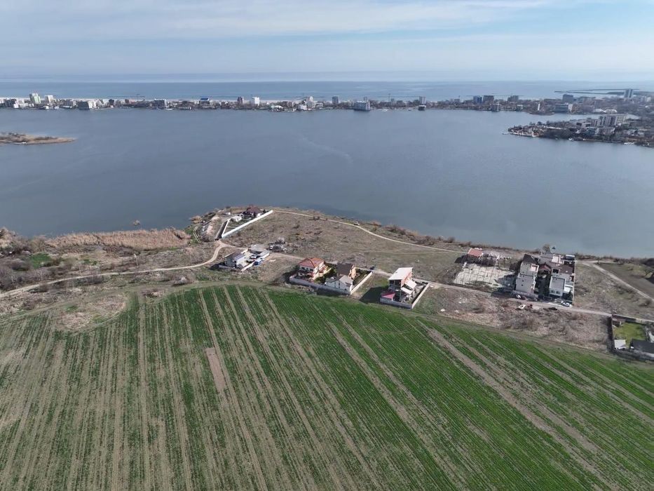 De Vanzare..Casă în construcție - 700 mp construiți + 800 mp teren | Zona Elvila, lângă Iac