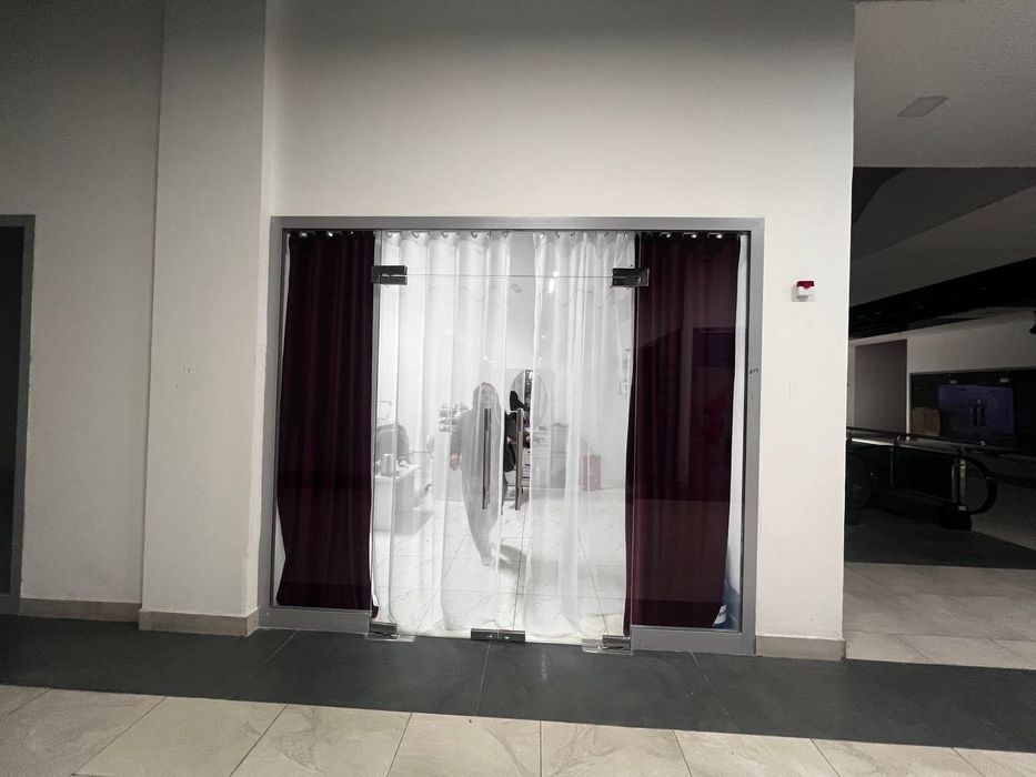 Parda sotiladi Eni 3 m Bo'yi 2,7 sm