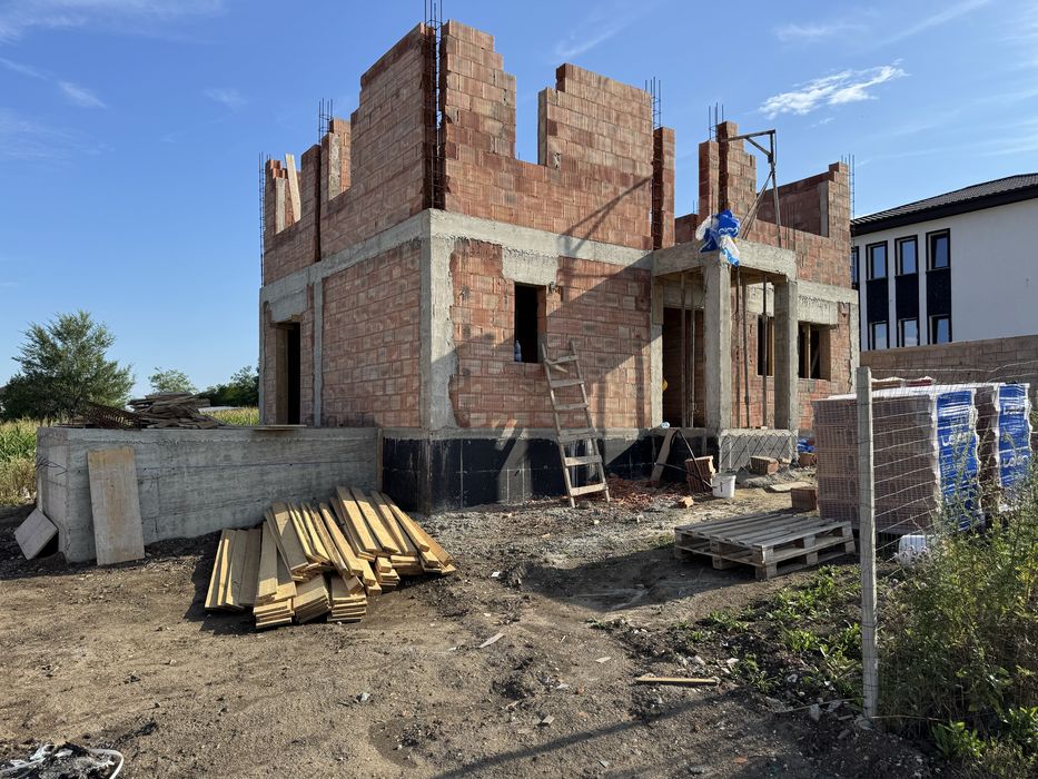 Casa la rosu Rediu-inclusiv canalizare