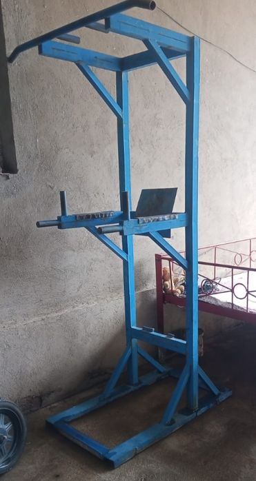 Продам турник толстая жилеза