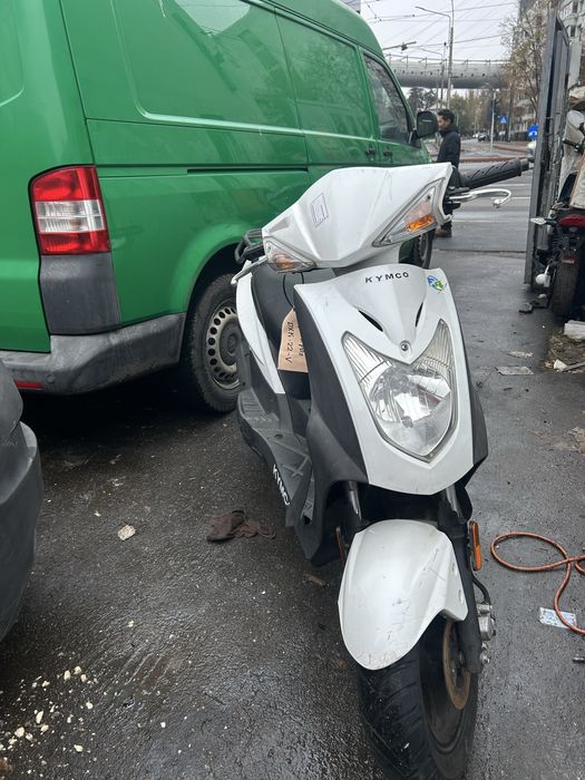 inchiriez  Scuter glovoo tazz bolt food