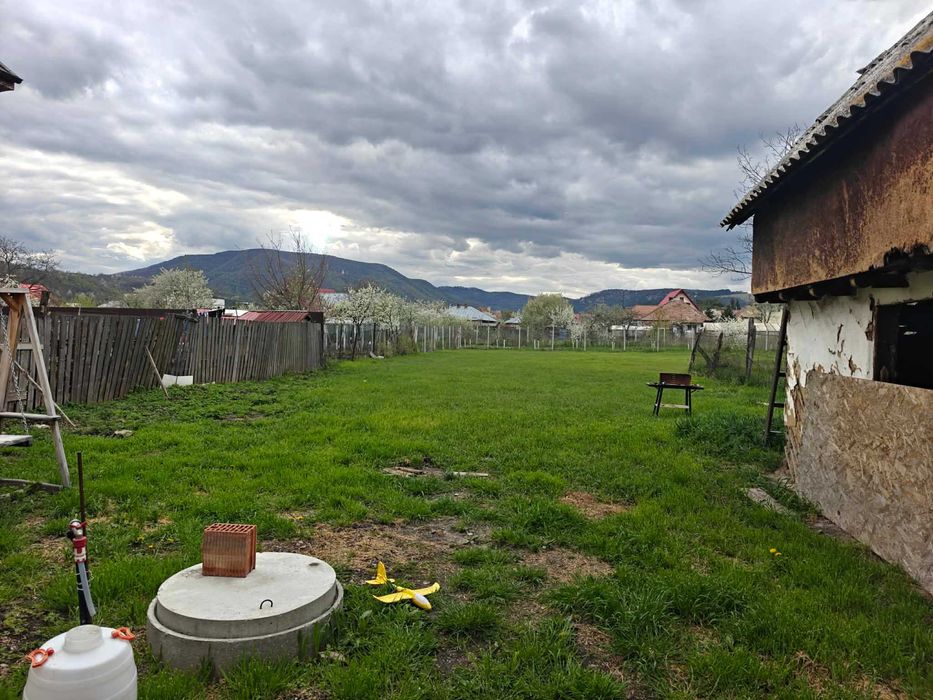 Casa + teren de vanzare