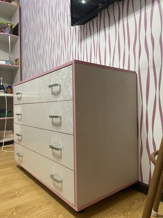 Продам шкаф вместе с тумбой плюс комод