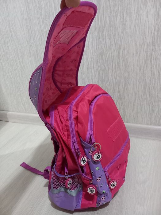 Продам новый школьный рюкзак для девочки