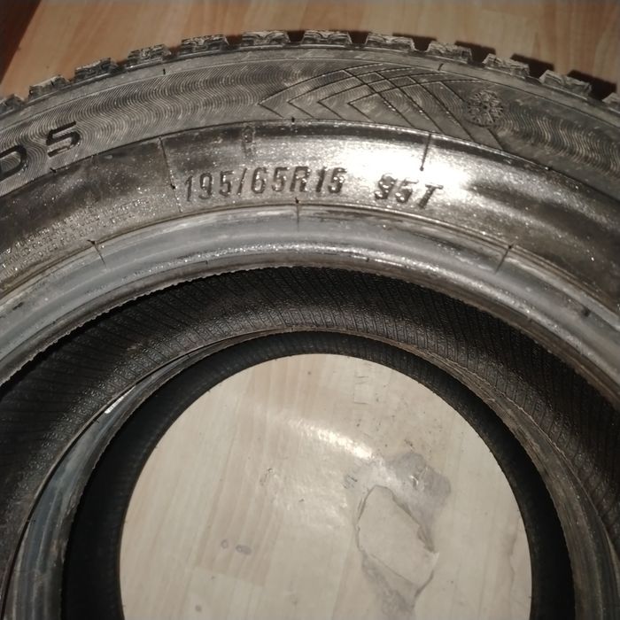 Зимние Шины Максис 195 65R15.