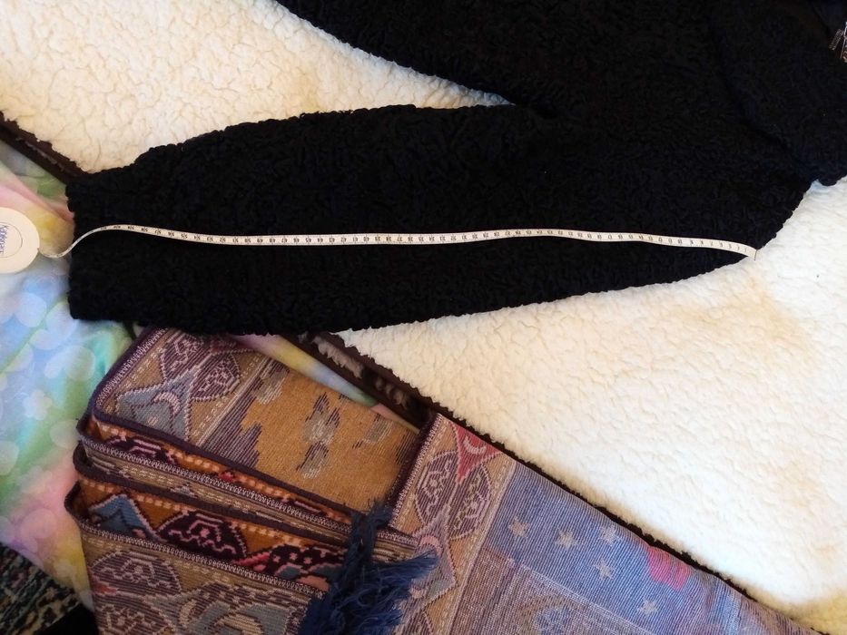 Vând haina Bukhara Karacul