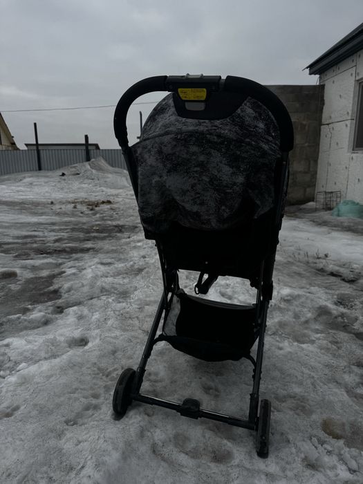 Продам прогулочную коляску