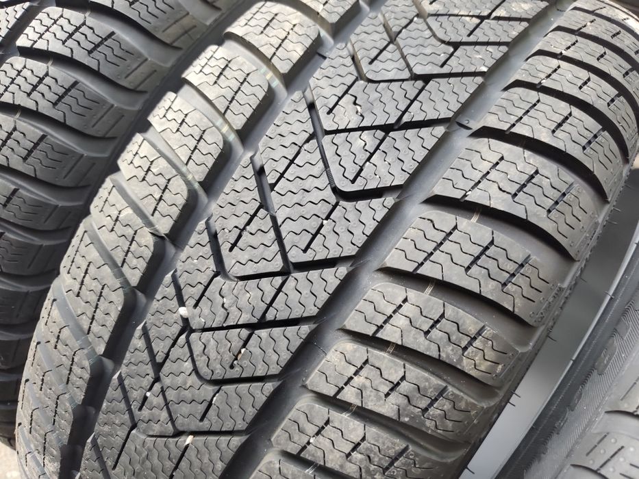 225/40/18" 4бр Pirelli Sotozero 3,dot4524,7mm