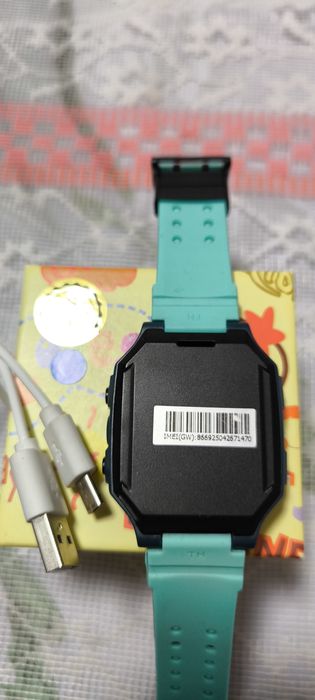 Часы детские , отслеживающие .