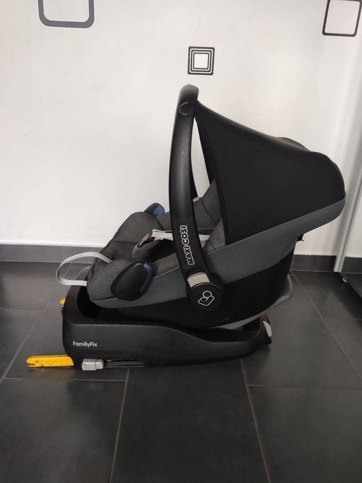 Scoica auto Maxi Cosi Pebble Plus pentru copii între 0 și 13 kg