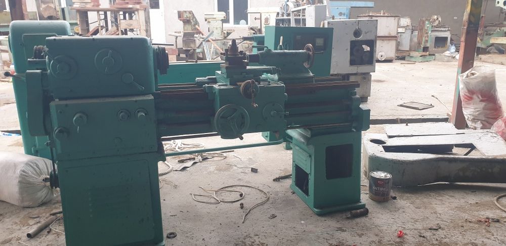 Токарный станок сотилади