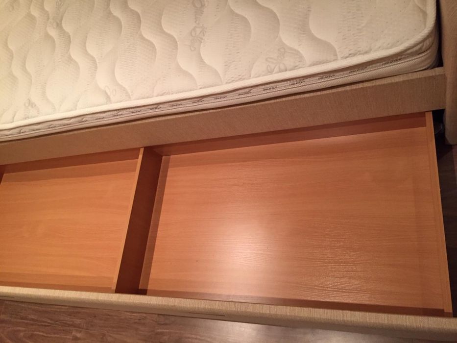 Кровать без матраса