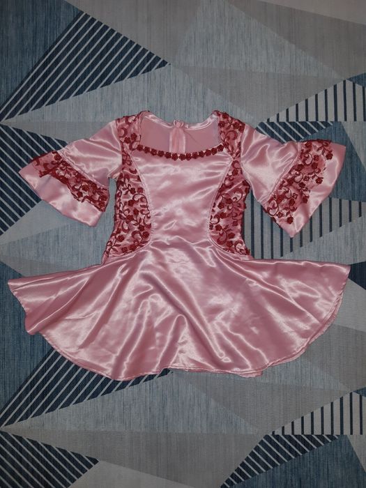 Продам детские платья