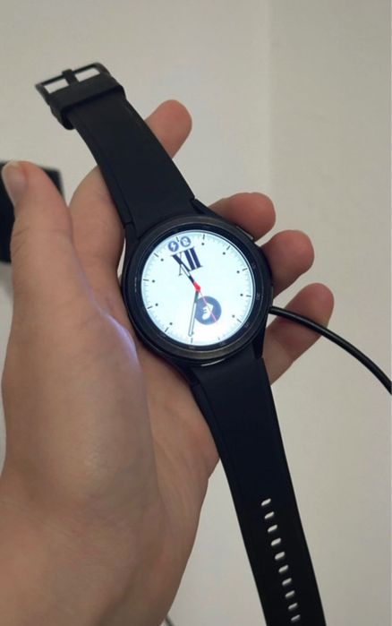 Smartwatch Samsung Galaxy Watch 4 Classic 46 mm – stare foarte bună – încărcător wireless inclus