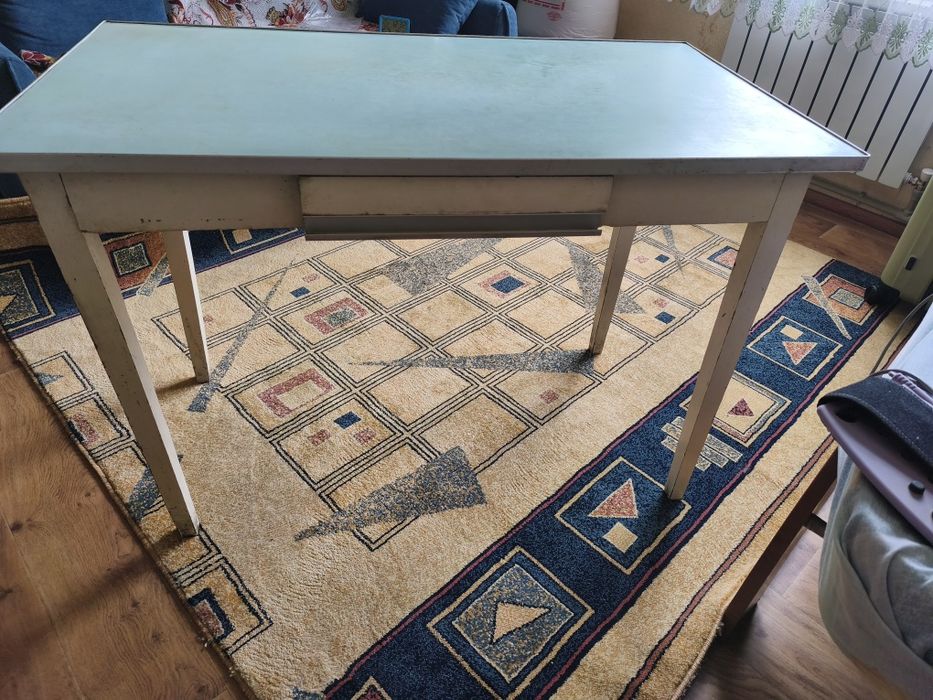 Стол кухонный в добрые руки.